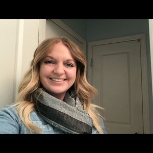 Meet your Posher, Holly